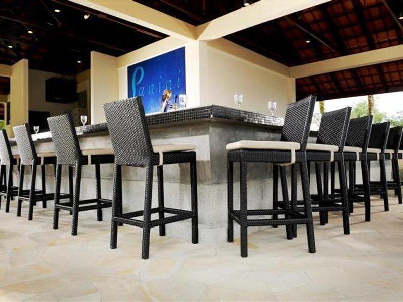 다마이 푸리 리조트 앤 스파 쿠칭 외부 사진 Bar stools