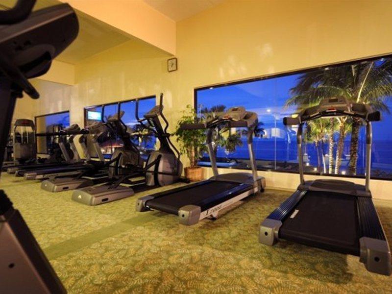 다마이 푸리 리조트 앤 스파 쿠칭 외부 사진 The gym at the hotel