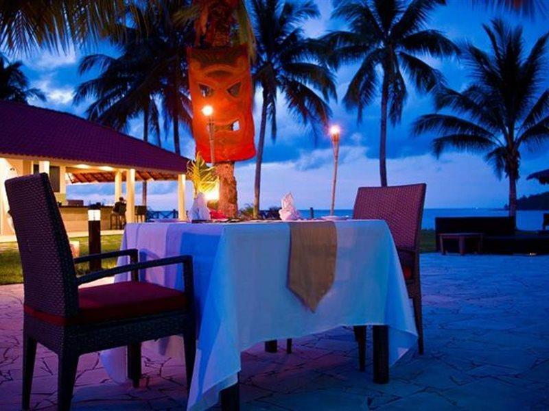 다마이 푸리 리조트 앤 스파 쿠칭 외부 사진 A beachside restaurant in Maldives