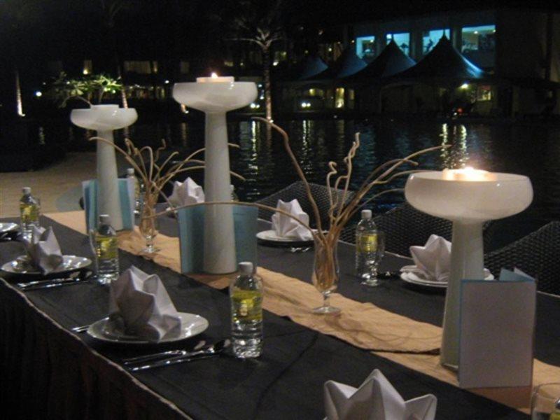 다마이 푸리 리조트 앤 스파 쿠칭 외부 사진 A table set for a formal dinner