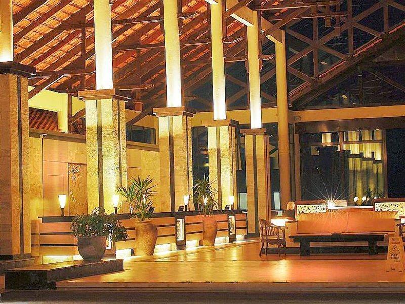 다마이 푸리 리조트 앤 스파 쿠칭 외부 사진 The interior of the hotel