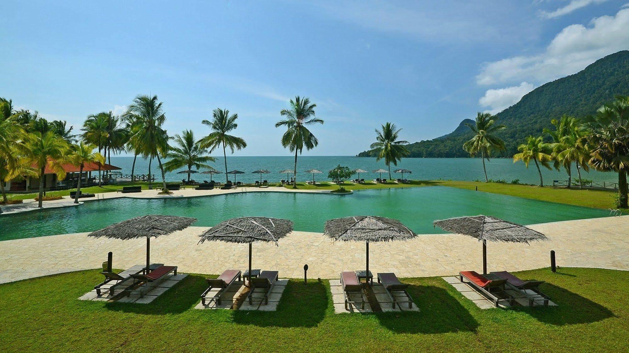 다마이 푸리 리조트 앤 스파 쿠칭 외부 사진 The beach at Pangkor Laut Resort